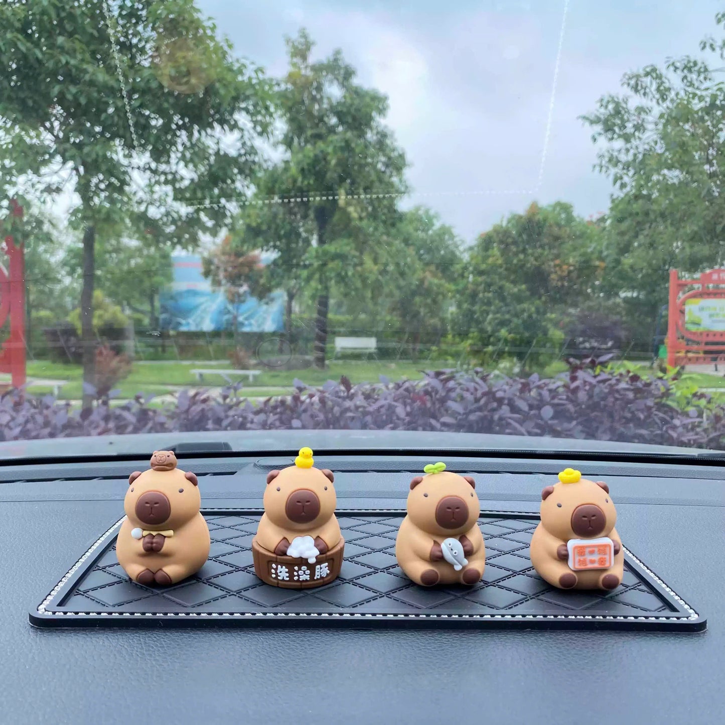 Dán xe capybara dễ thương