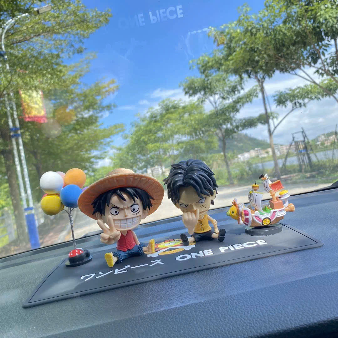 Dán xe Đảo Hải Tặc Chibi