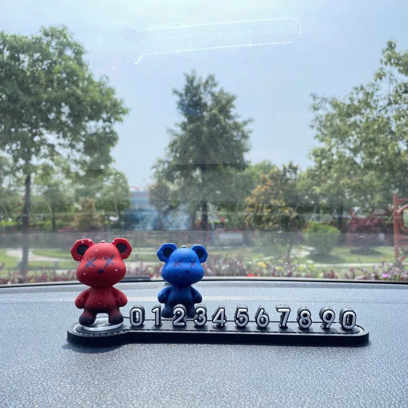 Dán xe Bearbrick & biển số xe