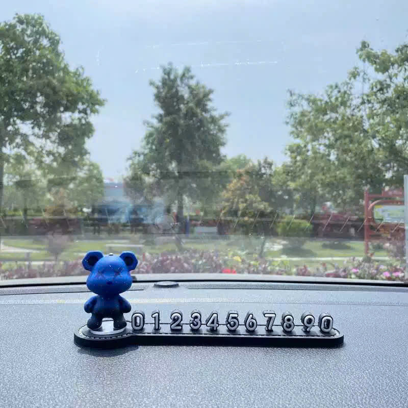 Dán xe Bearbrick & biển số xe