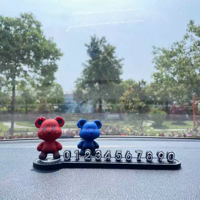 Dán xe Bearbrick & biển số xe
