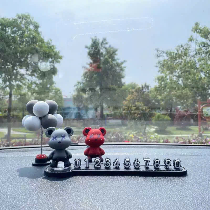 Dán xe Bearbrick & biển số xe