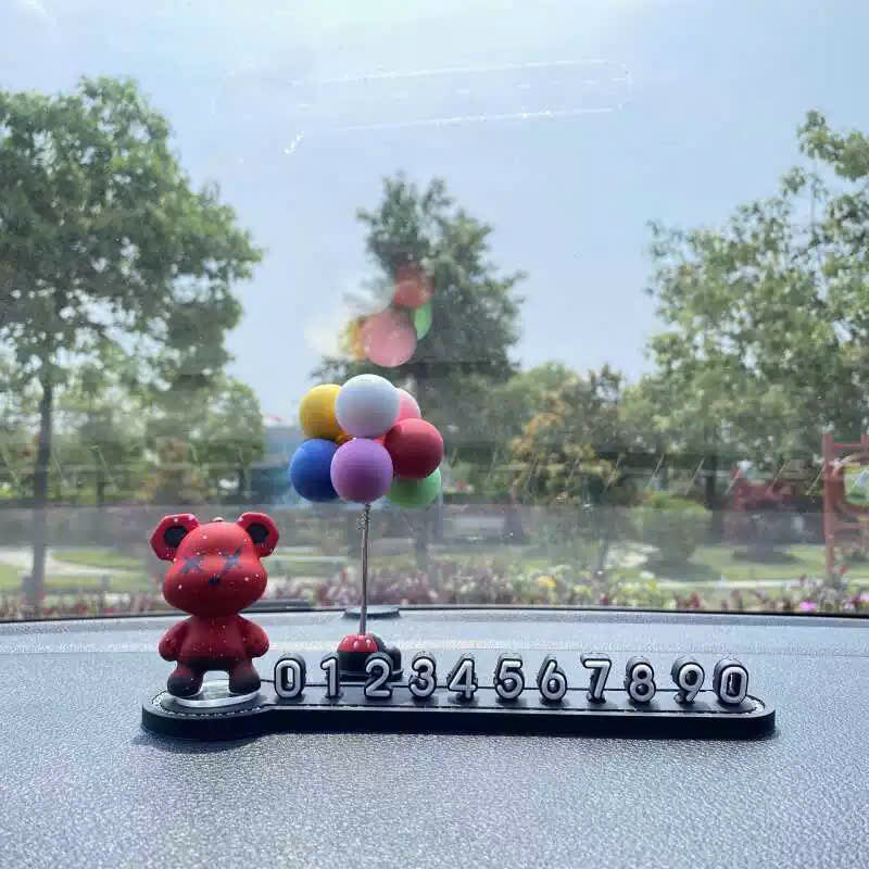 Dán xe Bearbrick & biển số xe
