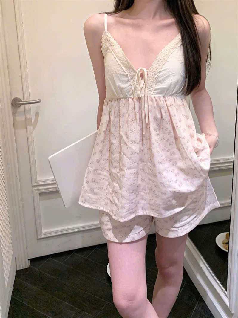 Bộ ngủ 2 dây babydoll hoa nhí quần đùi