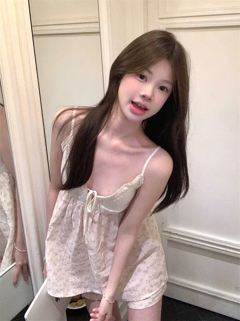 Bộ ngủ 2 dây babydoll hoa nhí quần đùi
