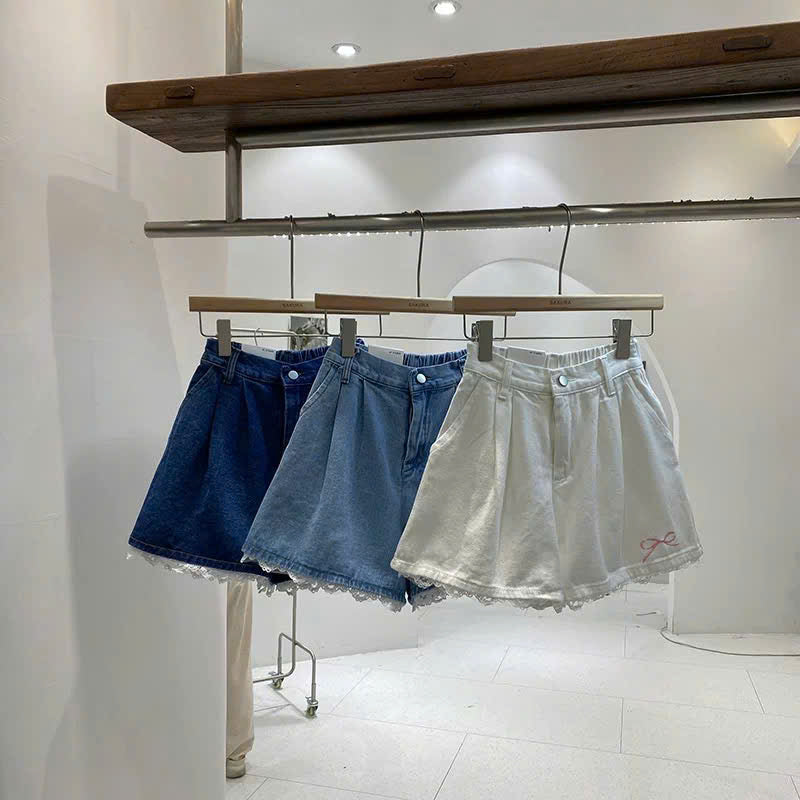 Quần đùi jean cạp cao viền ren