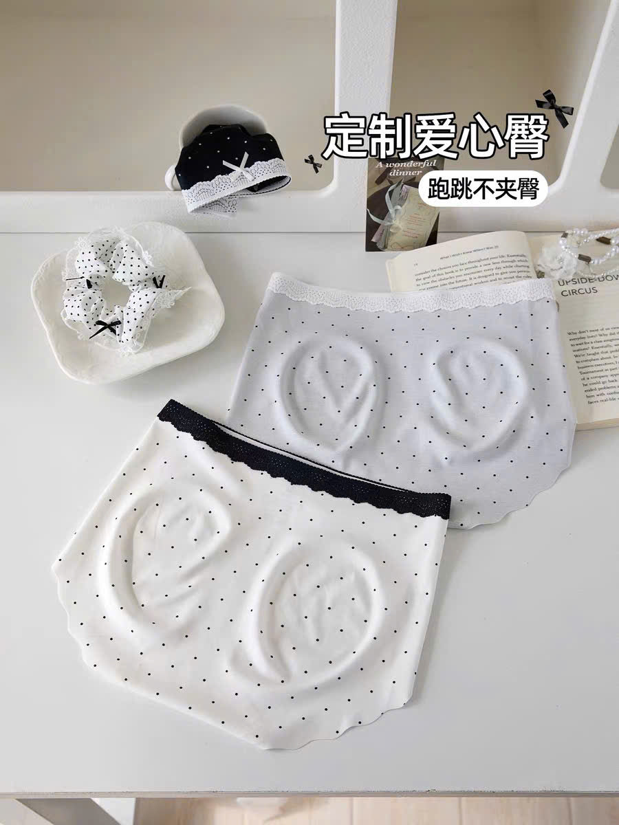 Quần lót chấm bi không lộ viền
