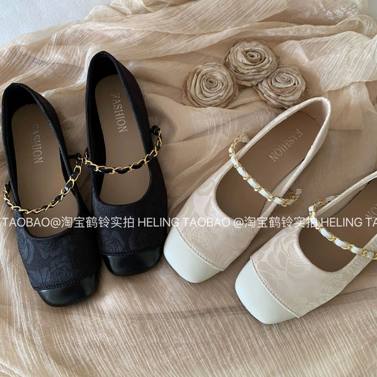 Giày búp bê mũi vuông vân hoa hồng