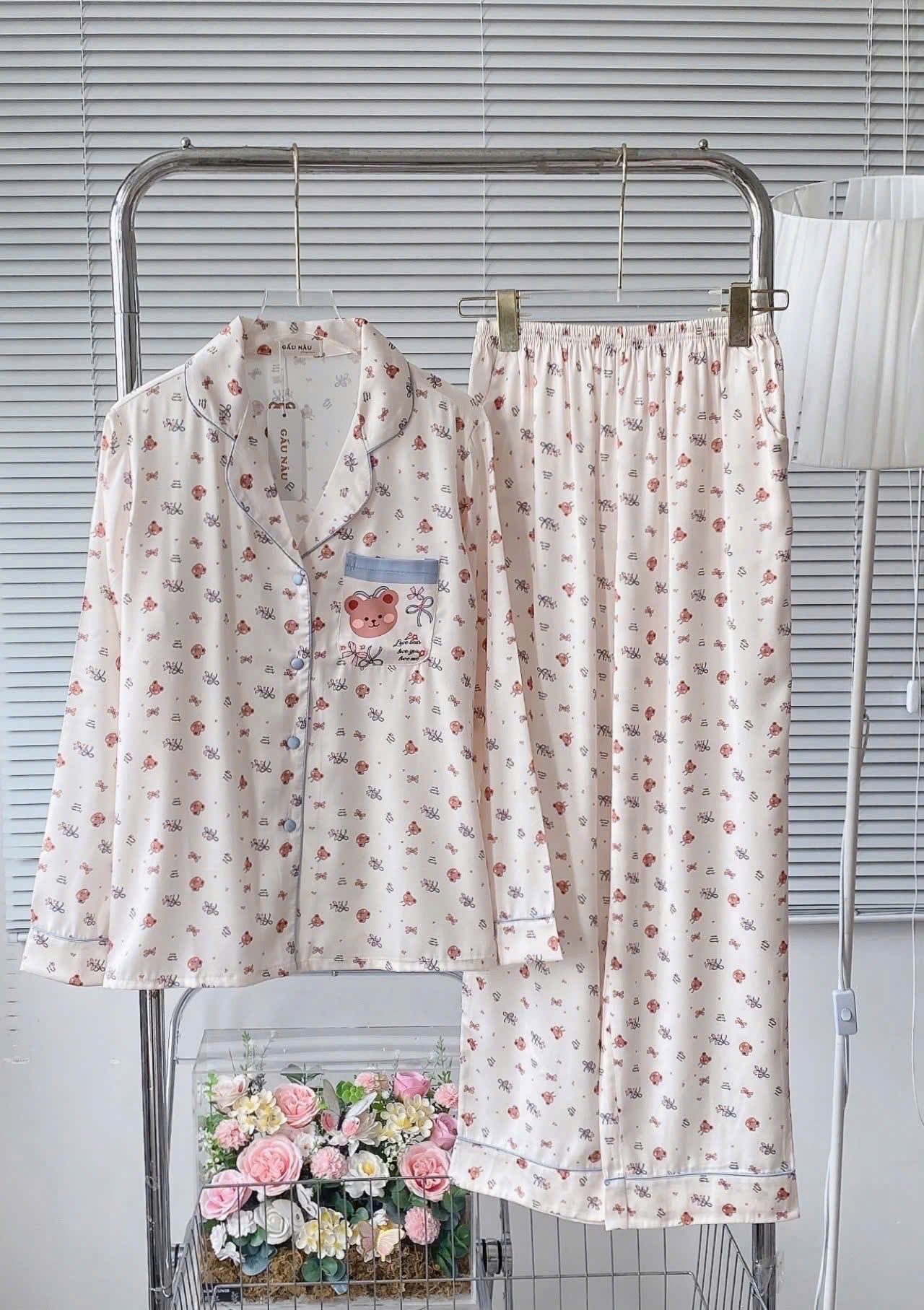 Bộ ngủ Teddy tay dài lụa latin form truyền thống