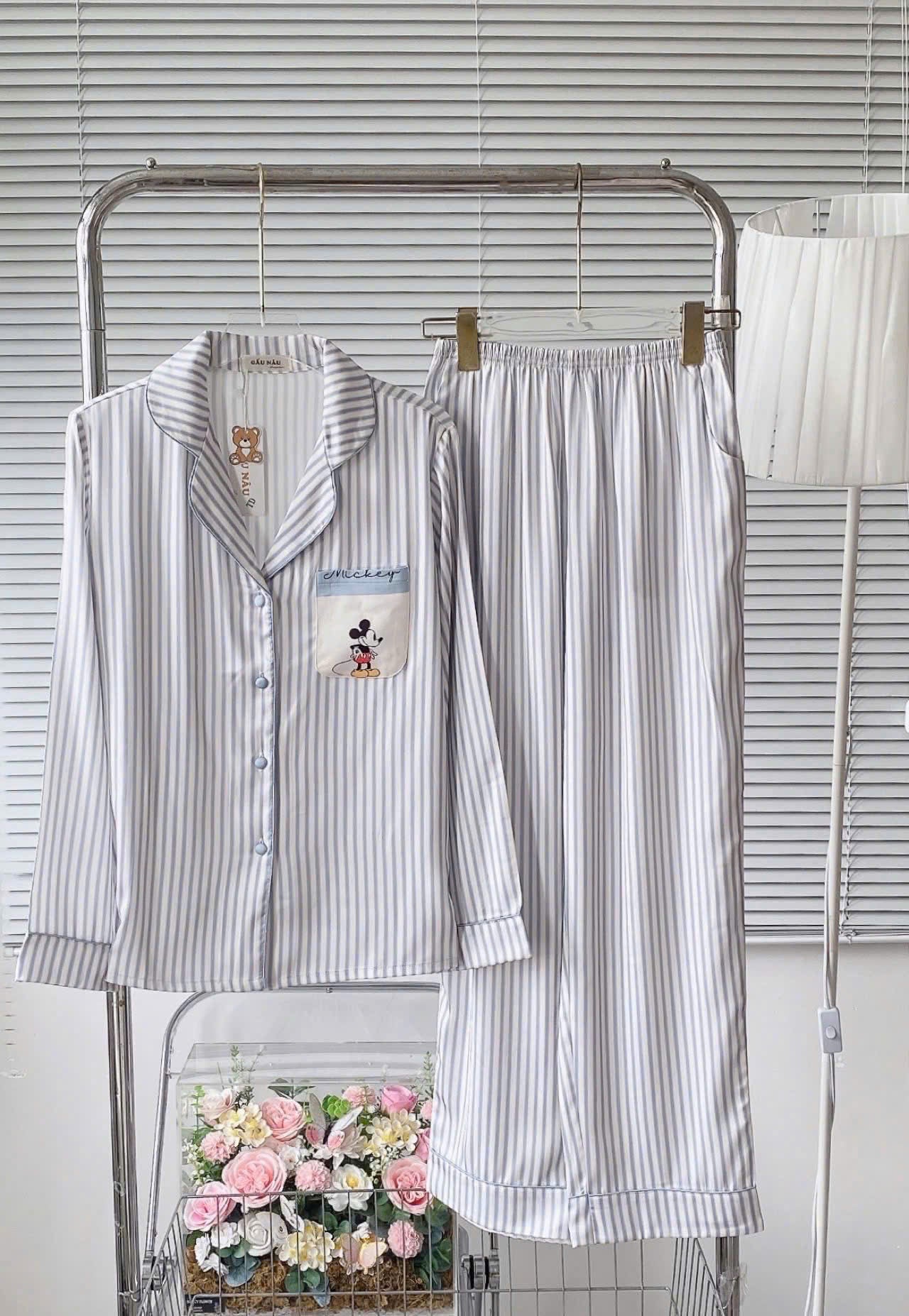 Bộ ngủ Teddy tay dài lụa latin form truyền thống