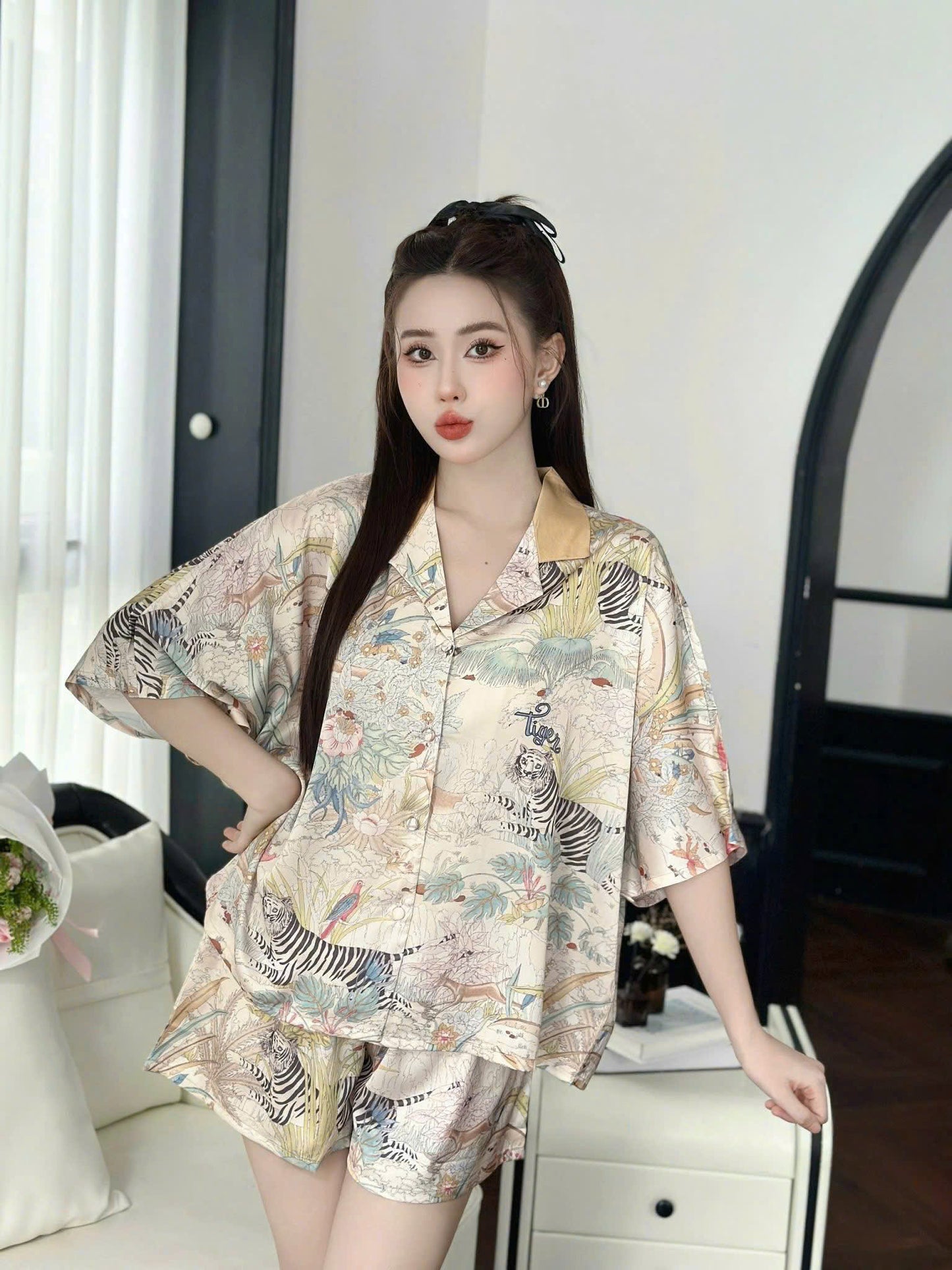 Bộ ngủ đùi cánh dơi lụa latin nút bọc