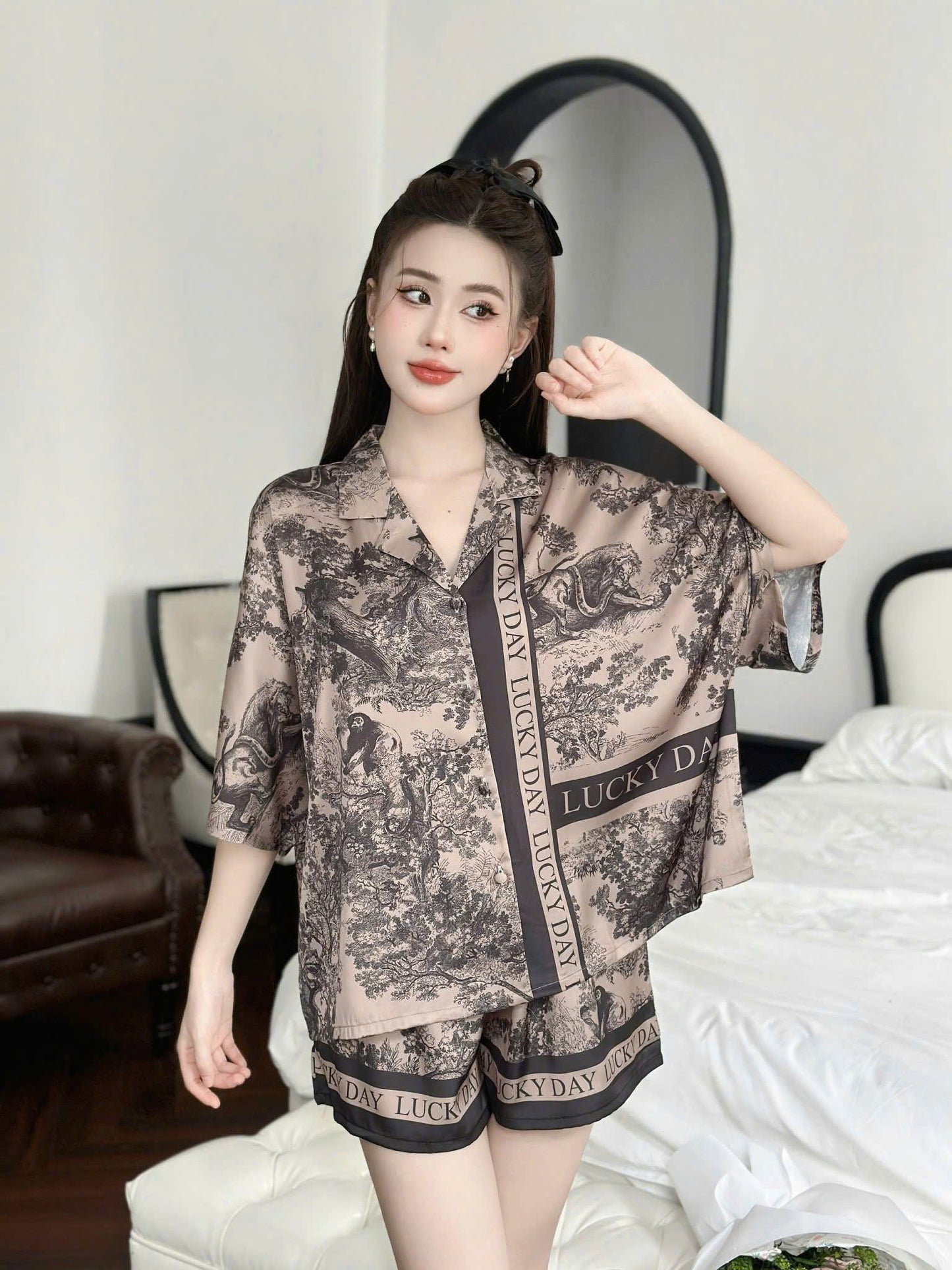 Bộ ngủ đùi cánh dơi lụa latin nút bọc