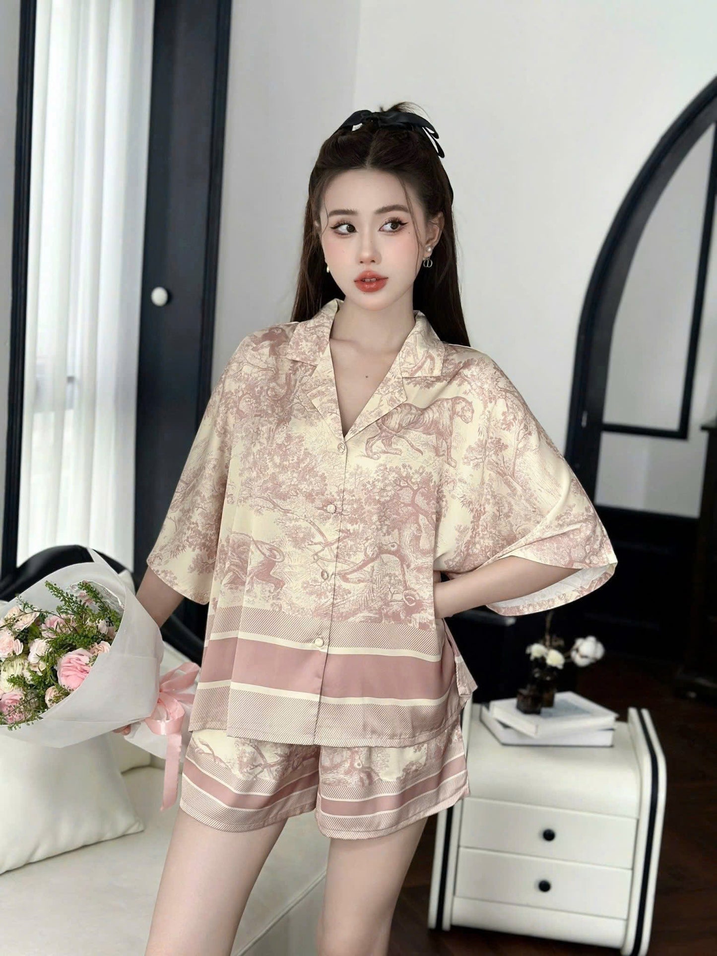 Bộ ngủ đùi cánh dơi lụa latin nút bọc