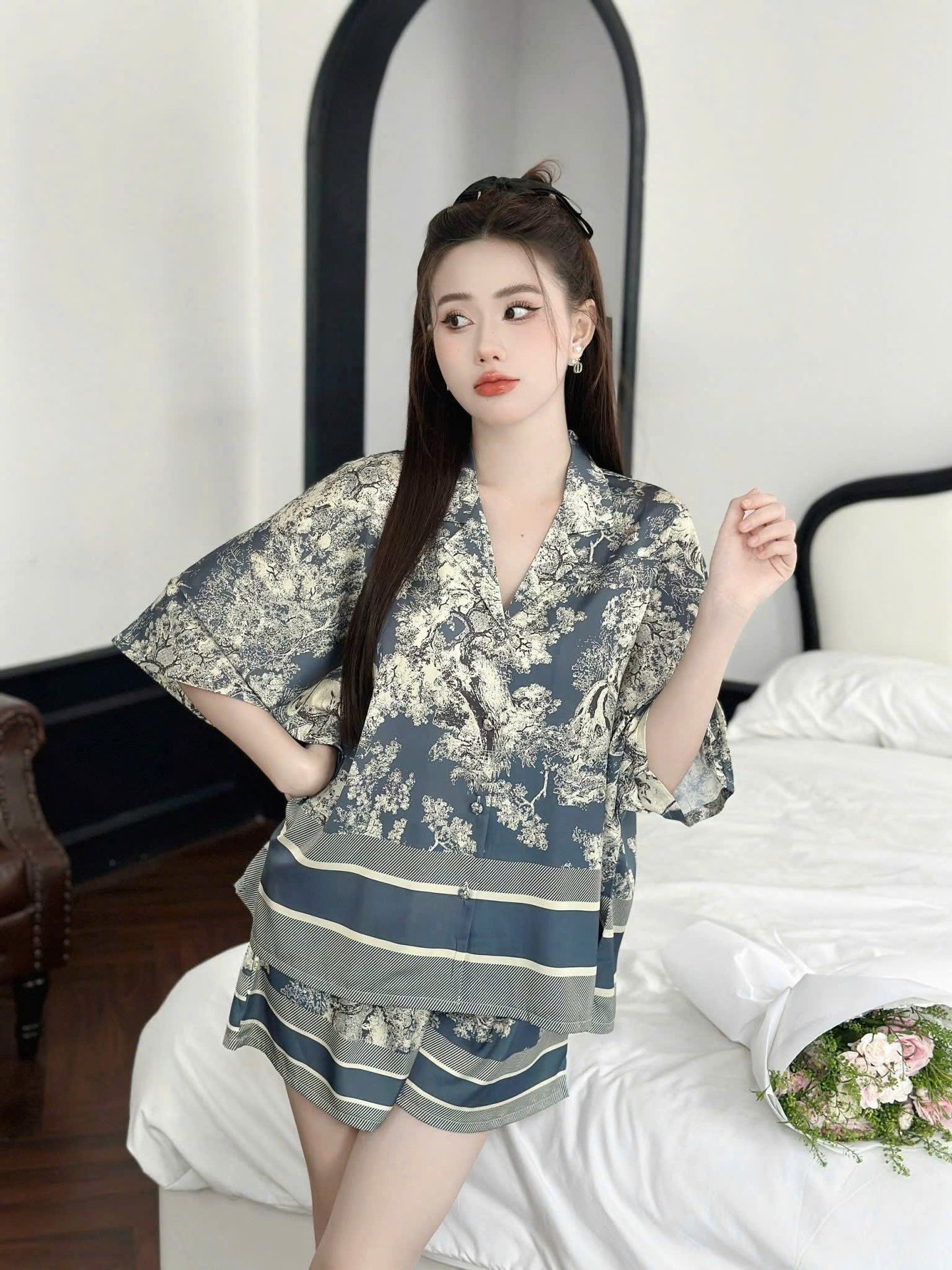 Bộ ngủ đùi cánh dơi lụa latin nút bọc