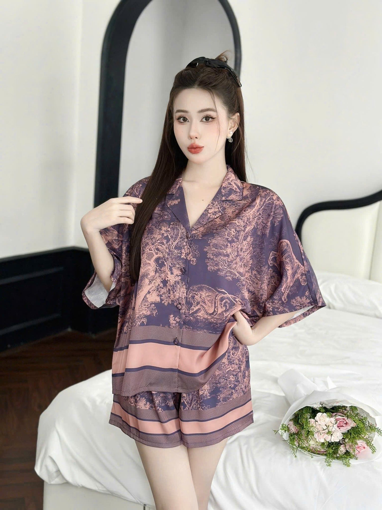 Bộ ngủ đùi cánh dơi lụa latin nút bọc