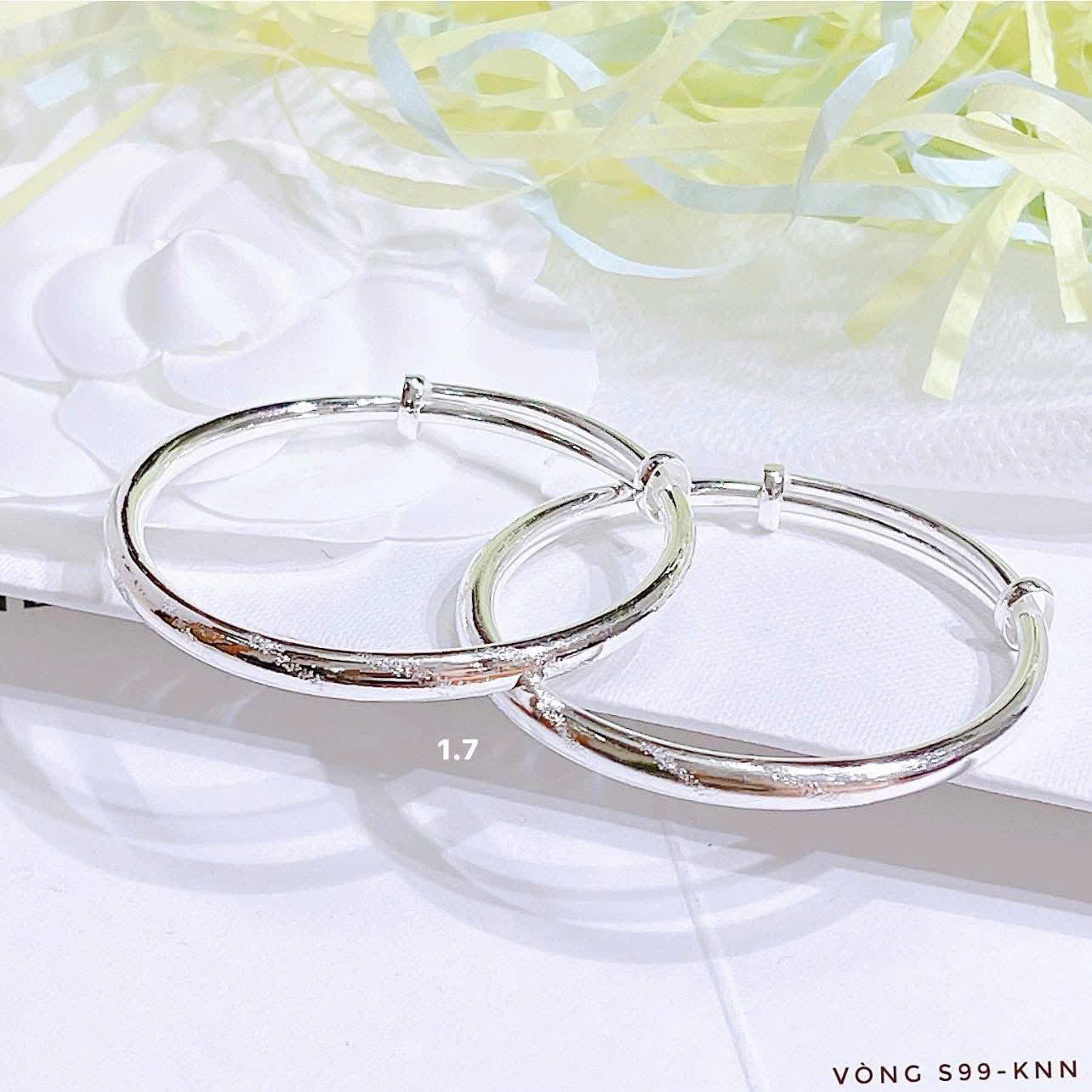 Lắc bạc trơn cho bé