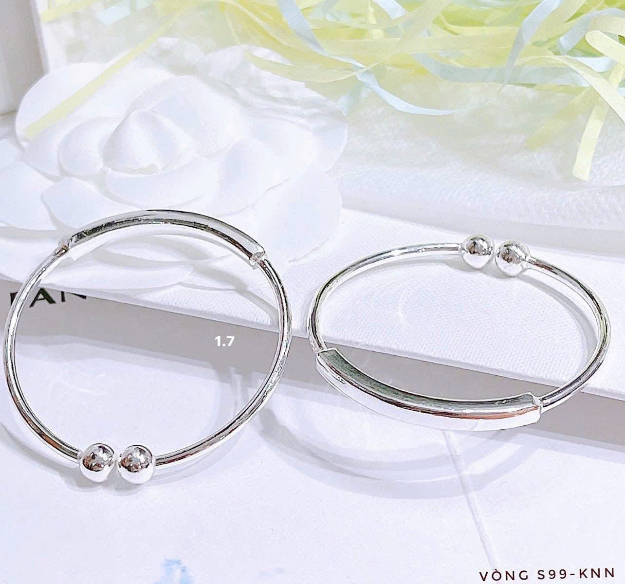 Lắc bạc trơn cho bé