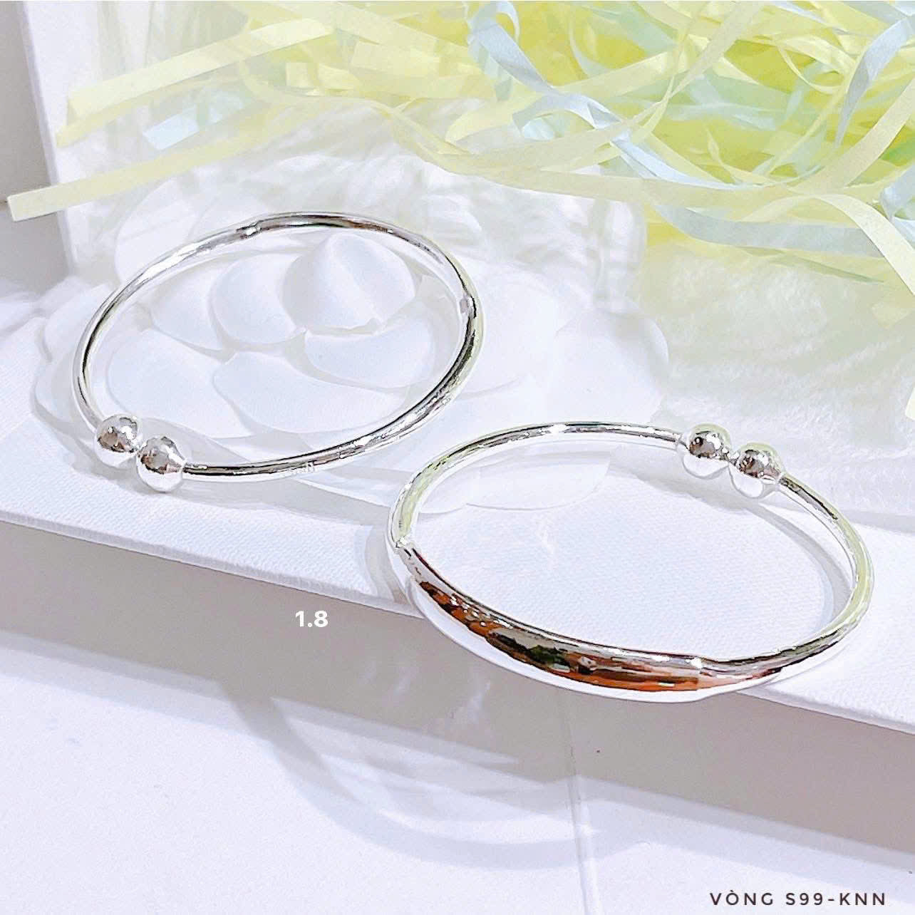 Lắc bạc trơn cho bé