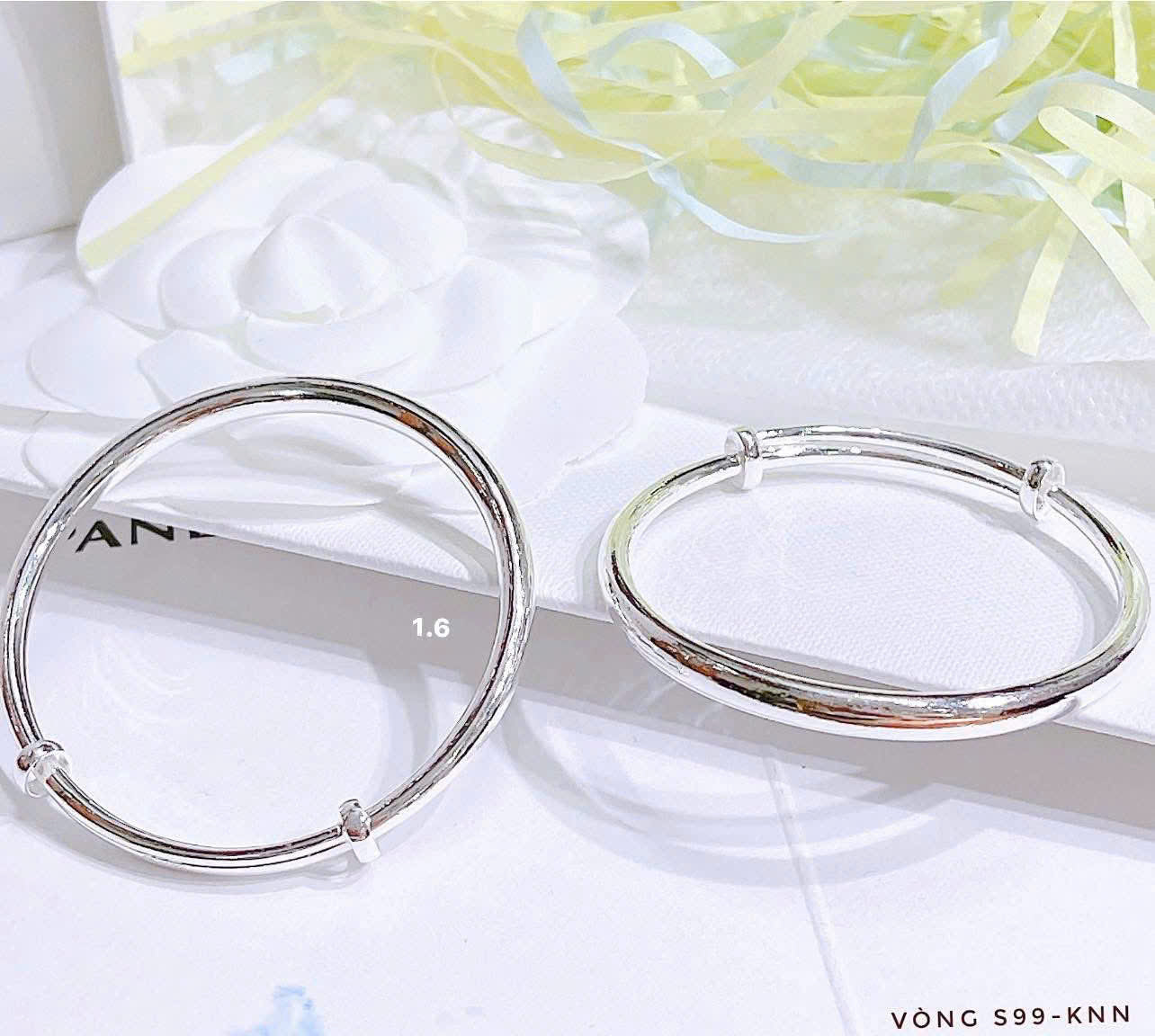 Lắc bạc trơn cho bé
