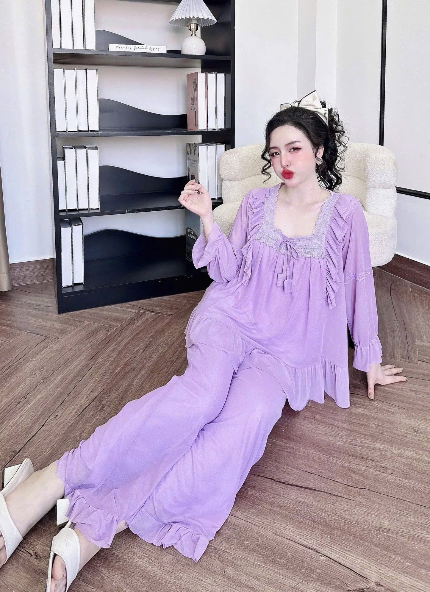 Bộ ngủ tiểu thư dài ren ngực mềm mịn