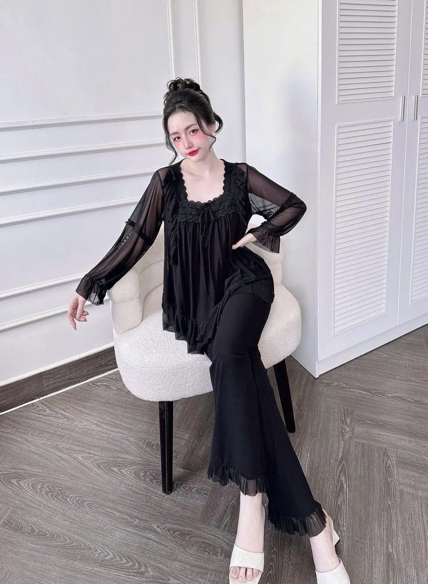 Bộ ngủ tiểu thư dài ren ngực mềm mịn