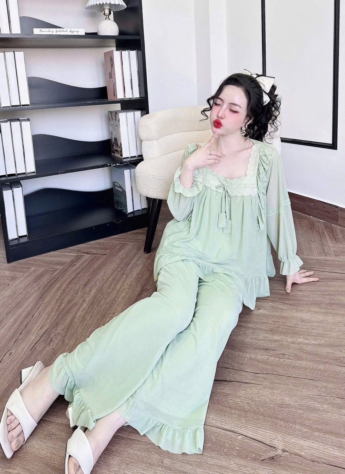 Bộ ngủ tiểu thư dài ren ngực mềm mịn