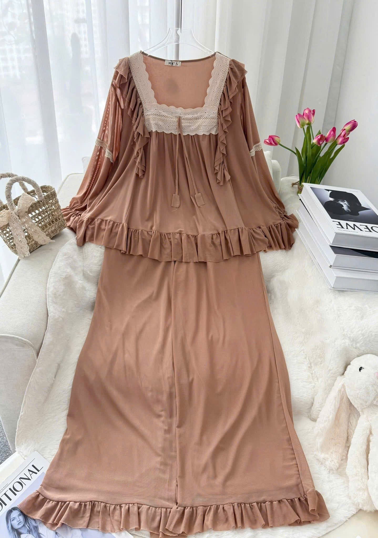 Bộ ngủ tiểu thư dài ren ngực mềm mịn