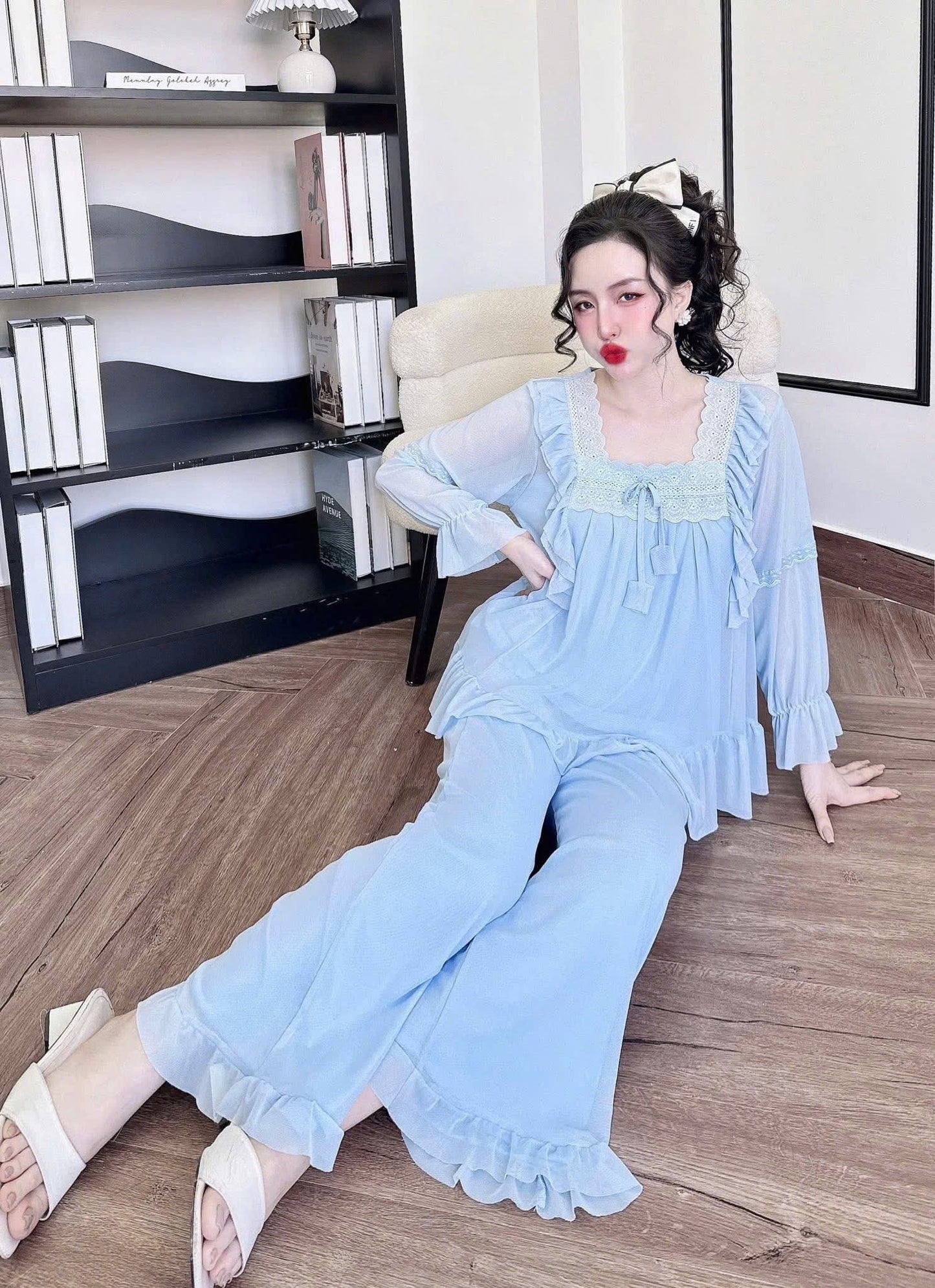 Bộ ngủ tiểu thư dài ren ngực mềm mịn