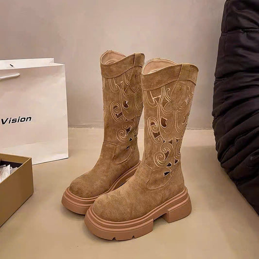 Boots cổ cao họa tiết lỗ