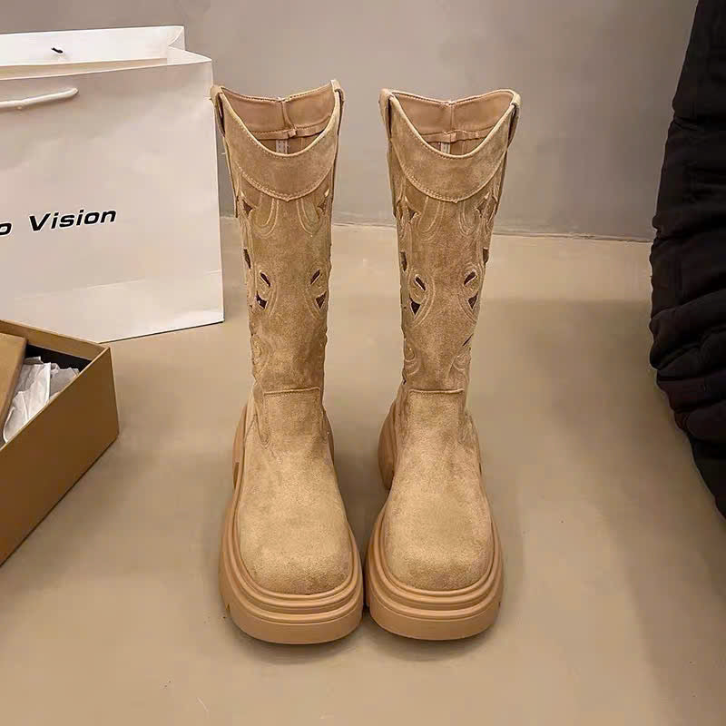 Boots cổ cao họa tiết lỗ