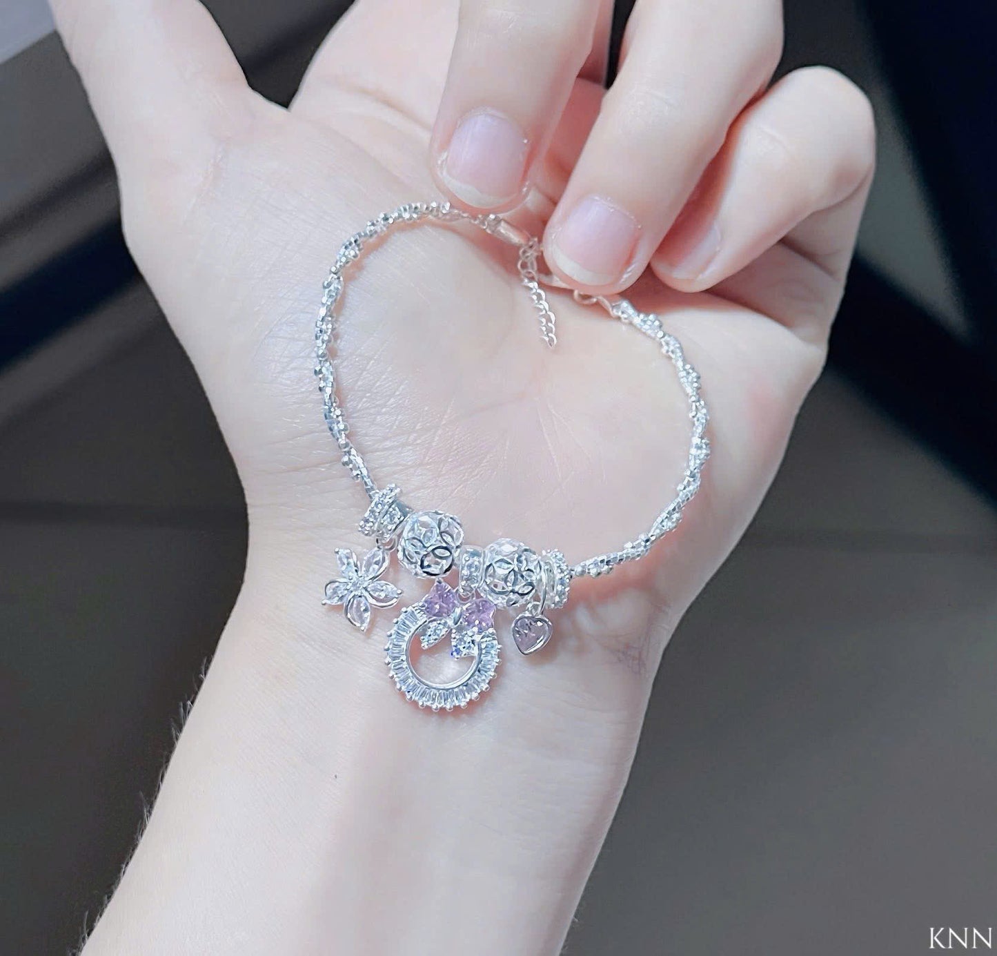 Lắc bạc phối charm sáng lấp lánh