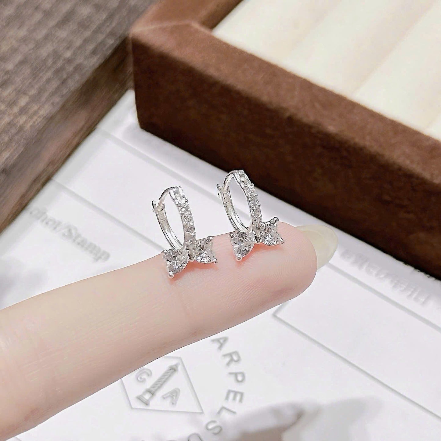 Khuyên bạc tròn bấm