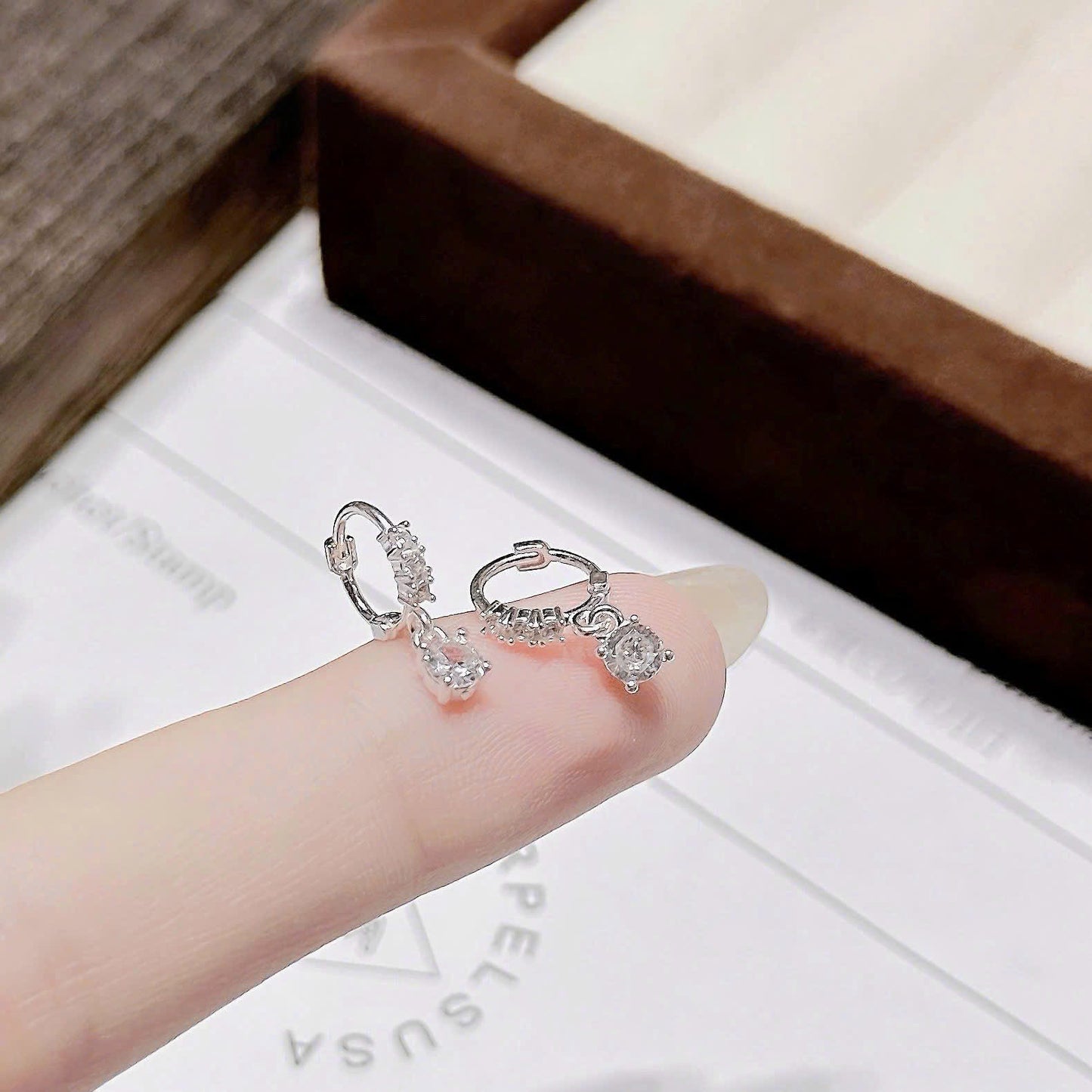 Khuyên bạc tròn bấm