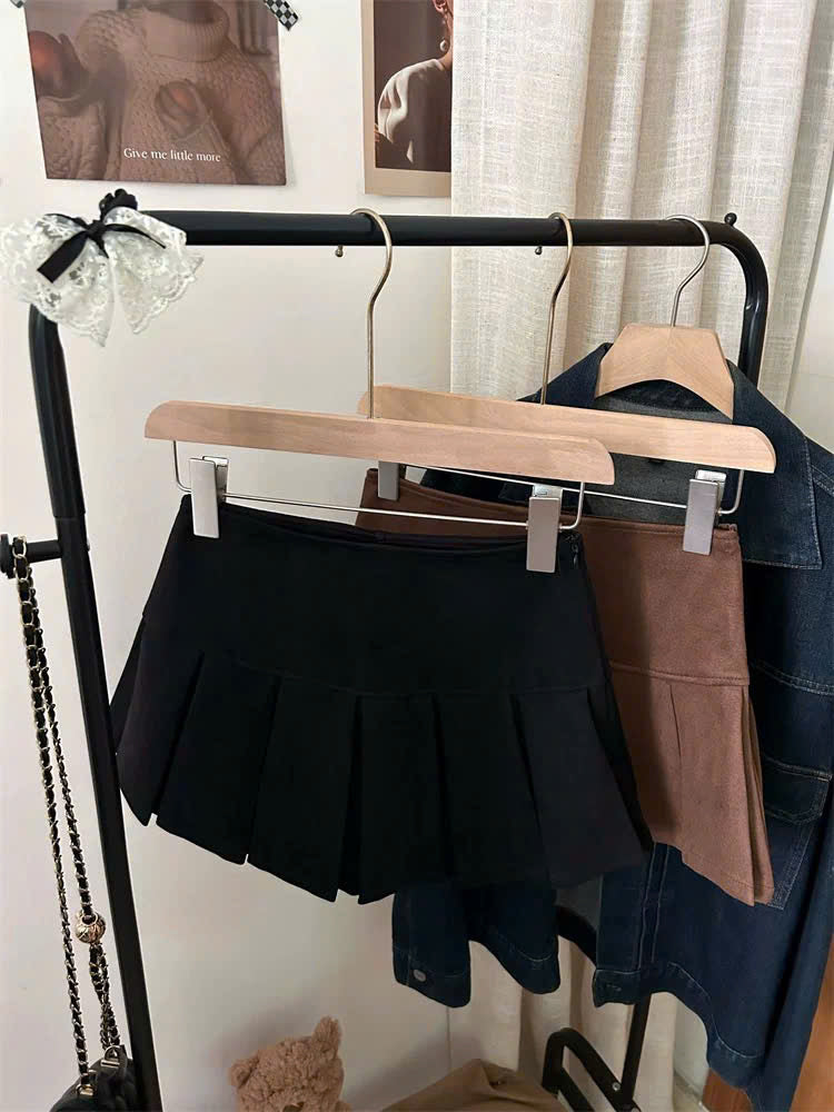 Chân váy xếp ly bản lớn
