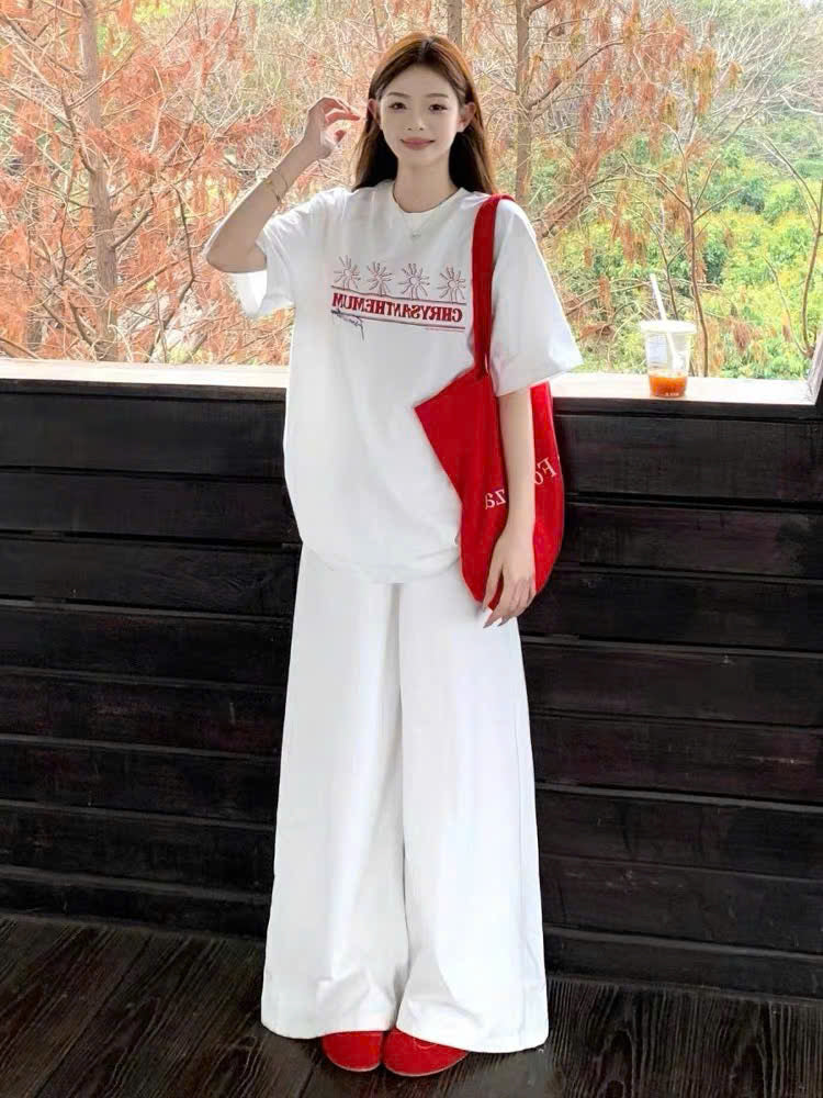 Set áo phông và quần ống suông trắng thanh lịch