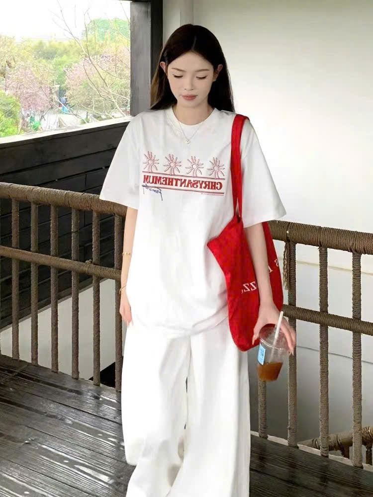 Set áo phông và quần ống suông trắng thanh lịch