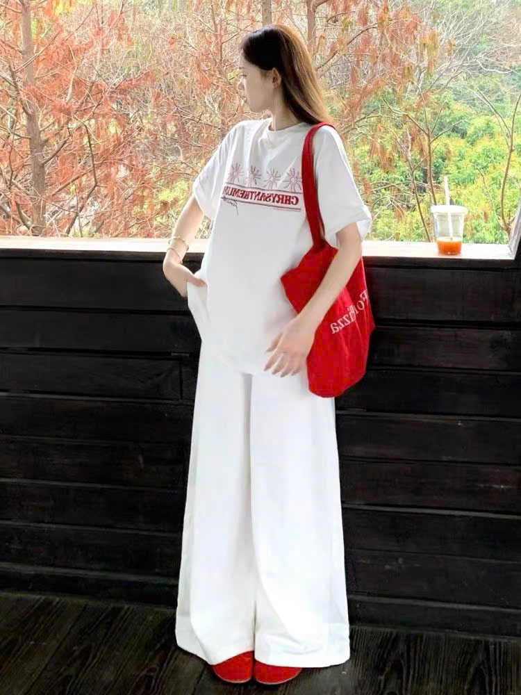 Set áo phông và quần ống suông trắng thanh lịch
