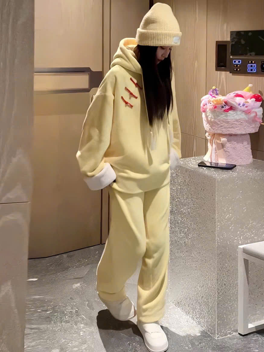 Bộ áo hoodie nút tàu và quần nỉ vàng dày dặn