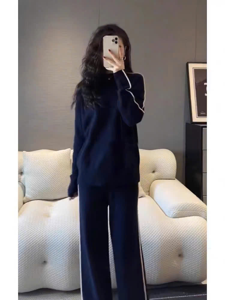 Bộ nỉ xanh than viền trắng thanh lịch