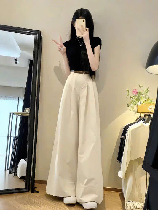 Set áo ôm đen tay ngắn và quần ống rộng màu kem be