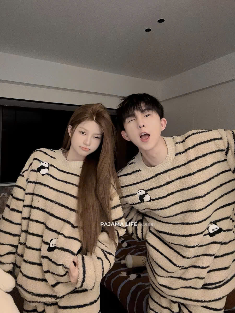 Bộ ngủ lông be sọc đen hình gấu trúc cho cặp đôi