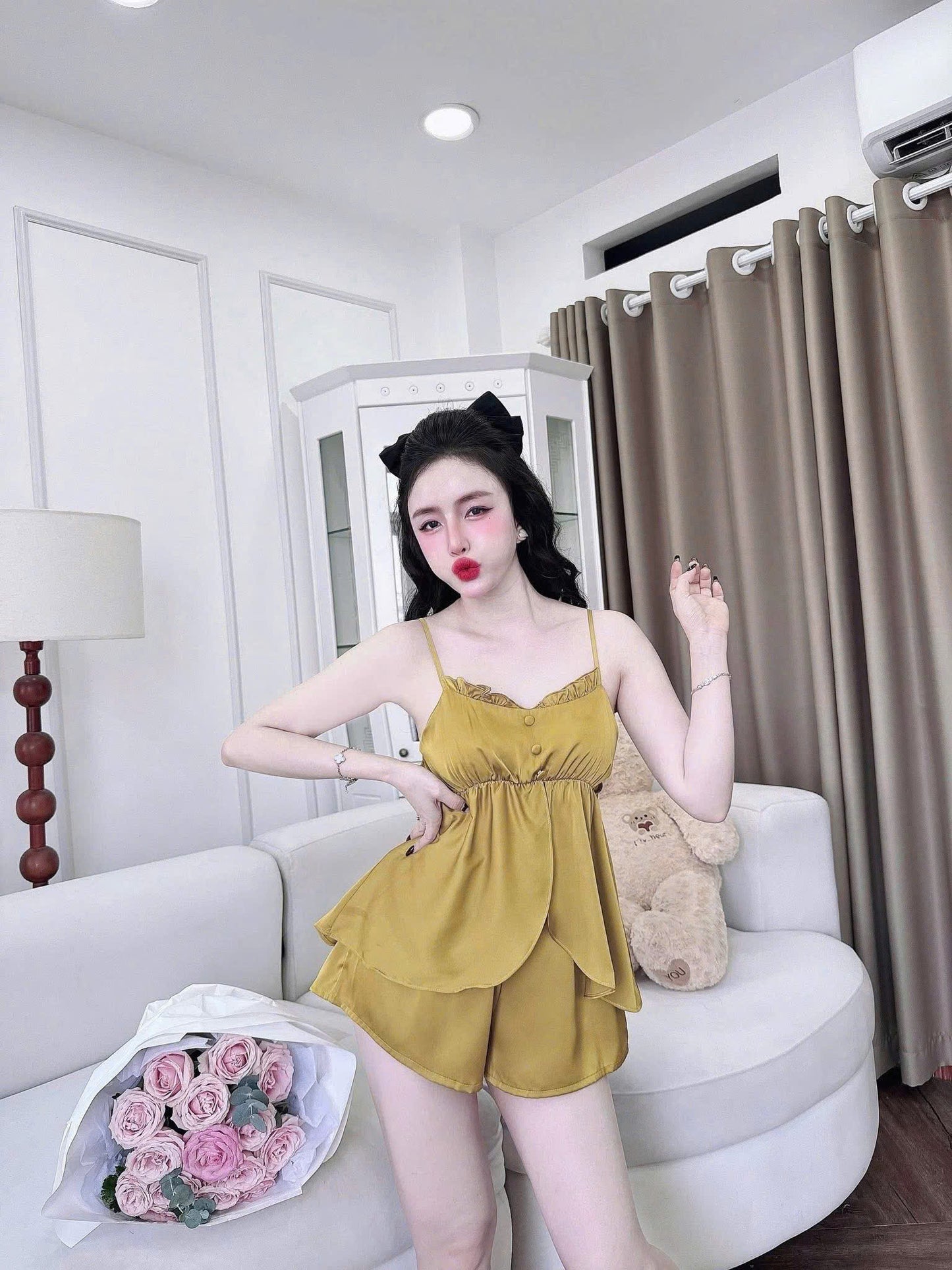 Bộ ngủ đùi 2 dây xẻ tà nút bọc ánh kim nhẹ