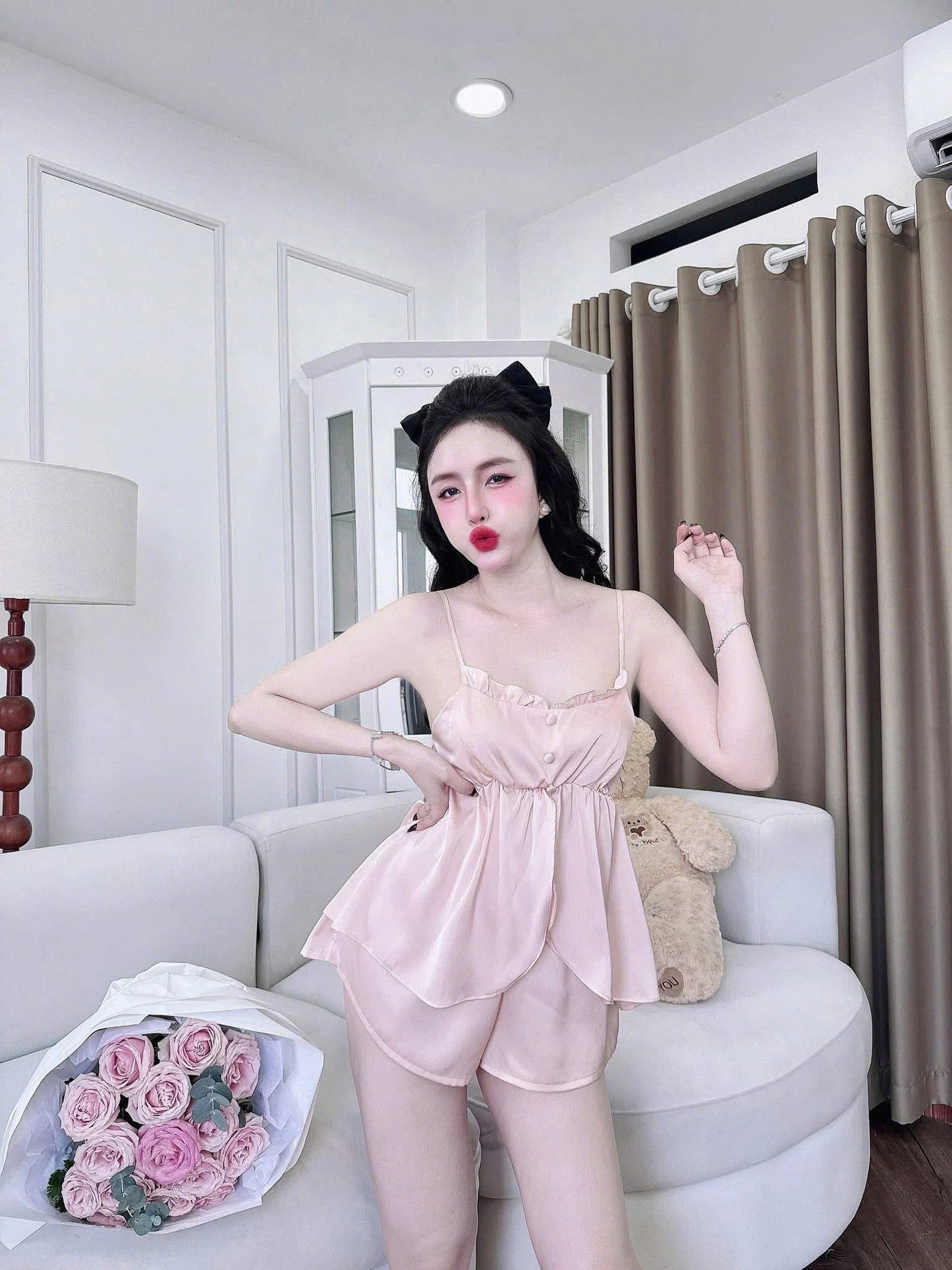 Bộ ngủ đùi 2 dây xẻ tà nút bọc ánh kim nhẹ
