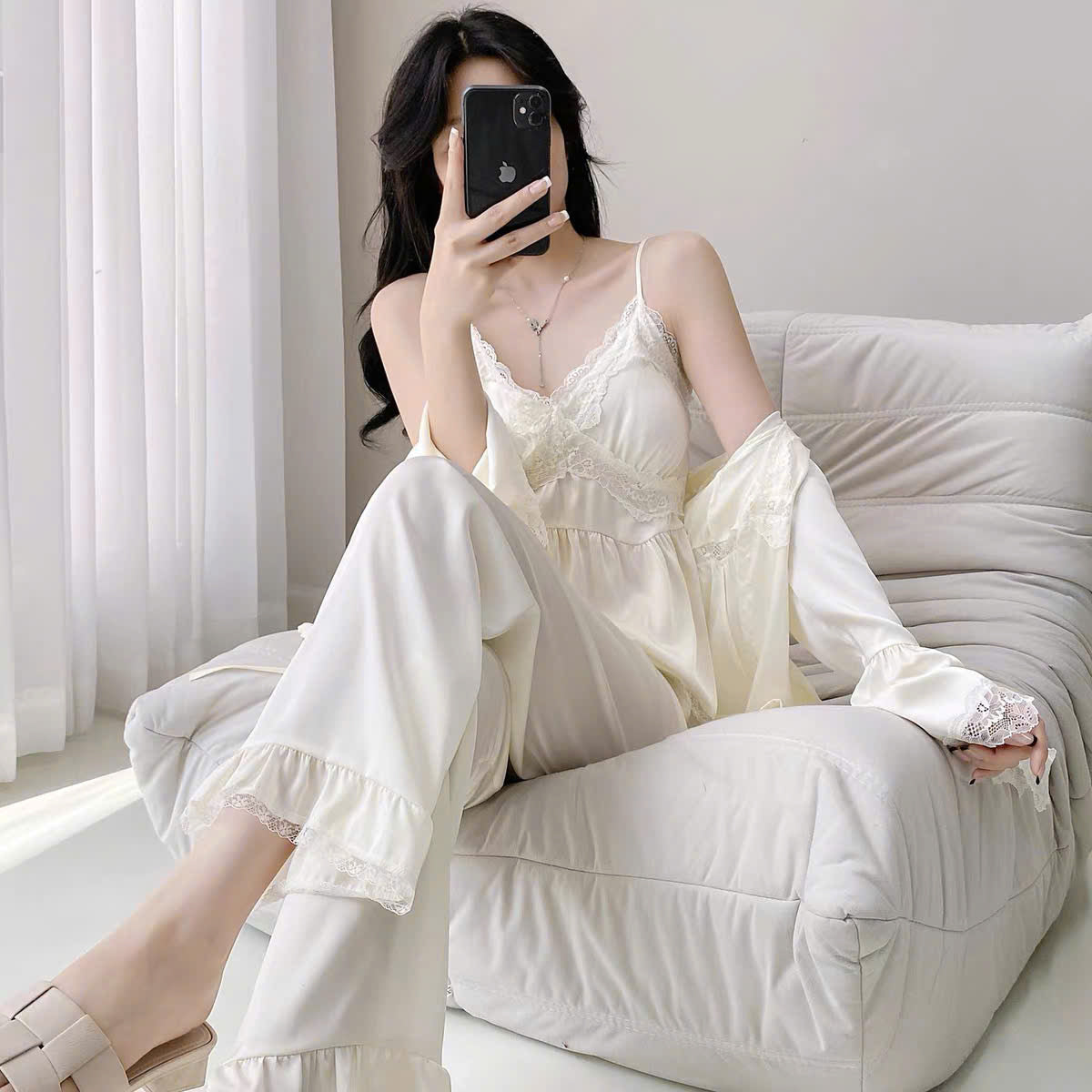 Bộ ngủ lụa 2 dây quần dài kèm áo choàng