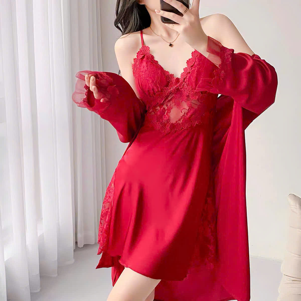 Đầm ngủ lụa 2 dây phối voan kèm áo choàng