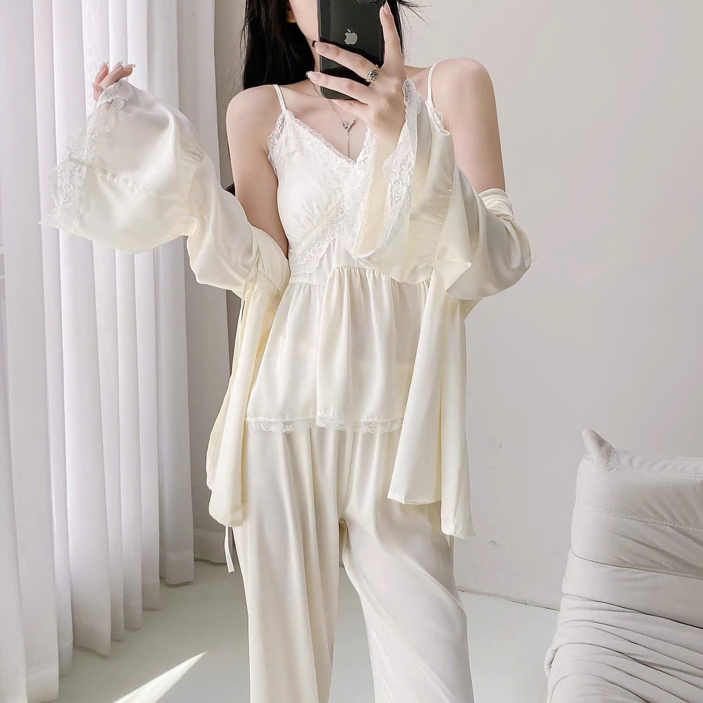 Bộ ngủ lụa 2 dây quần dài kèm áo choàng