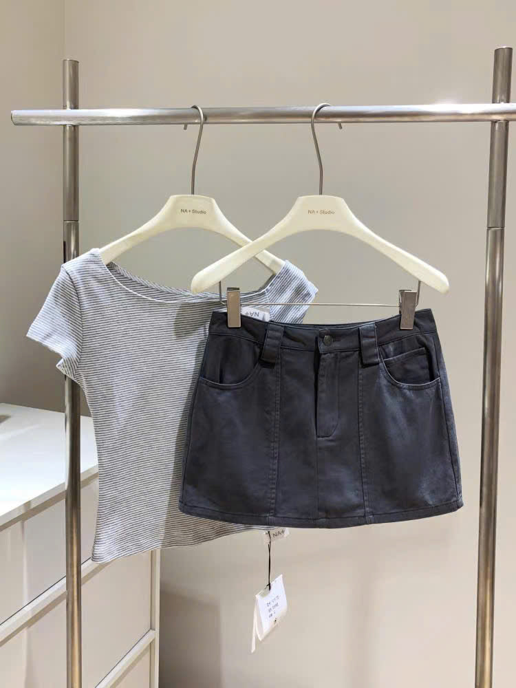 Chân váy ngắn kaki túi sau cá tính