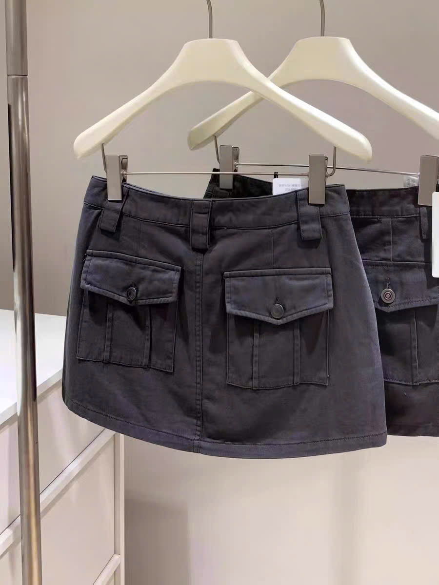 Chân váy ngắn kaki túi sau cá tính