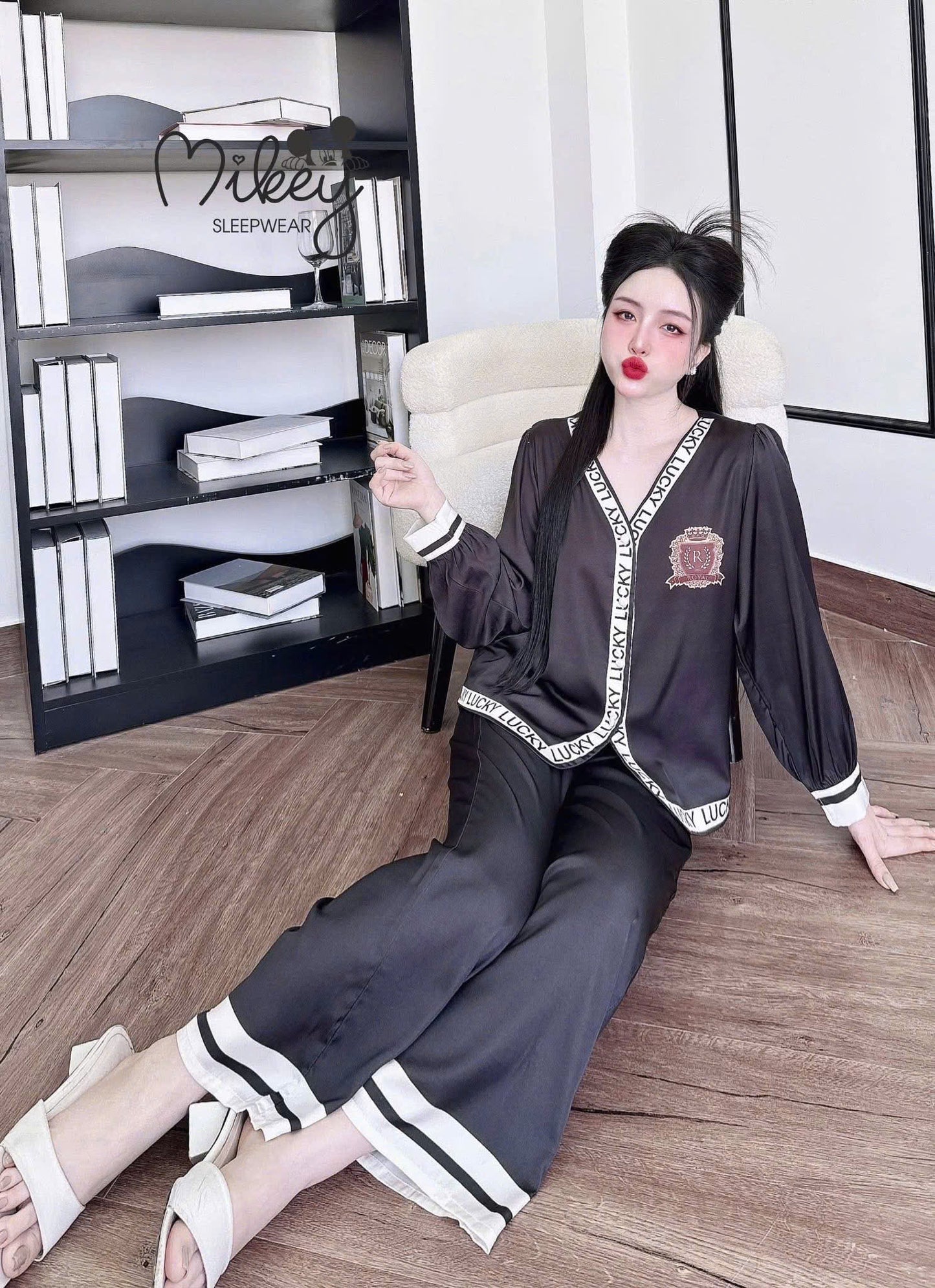 Bộ ngủ tay dài Mickey Latin cổ Y tay phồng