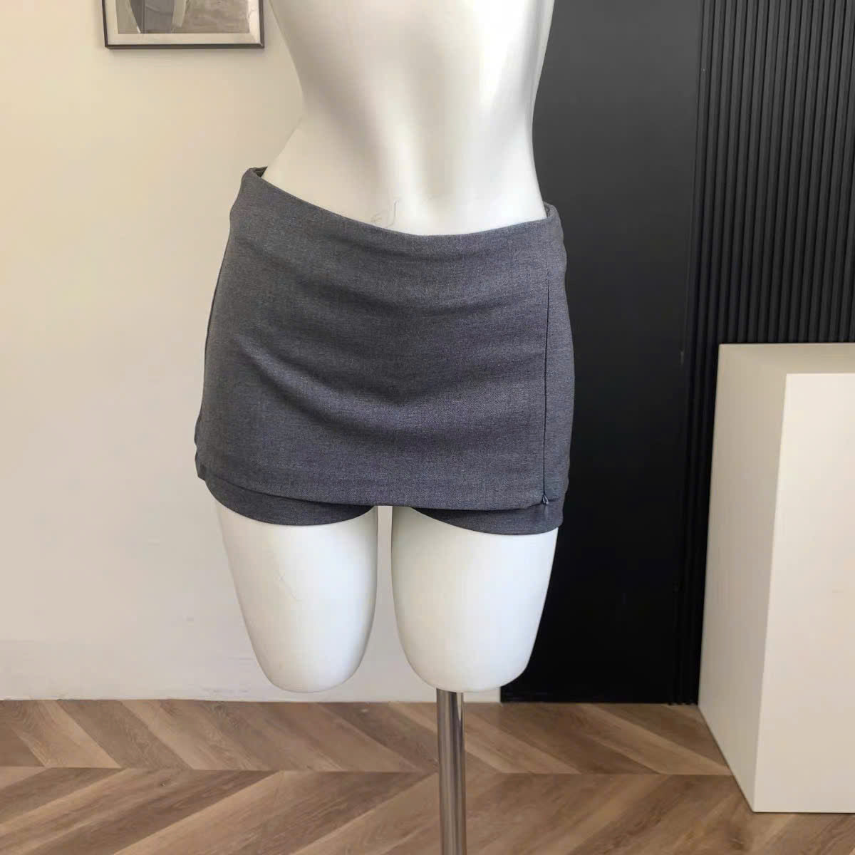 Set áo thun phối sơ mi và quần giả váy có tách lẻ